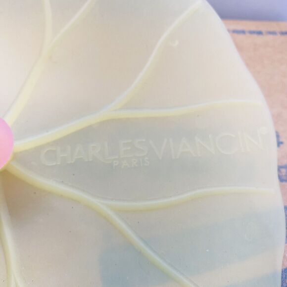 Charles Viancin Paris Silicone Handled Vintage Lily-Pad Design 10” Food Cover - Picture 4 of 9